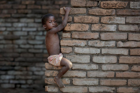 On the Dilapidated Wall